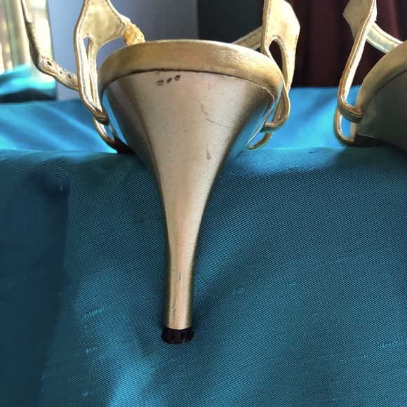 Gold heels with Rhinestone strap - Picture 5 of 6